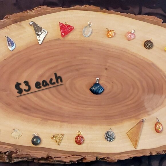 Custom made one-of-a-kind resin jewelery charms - Picture 8 of 11